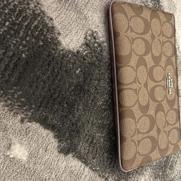 Coach wristlet - Picture 3 of 5